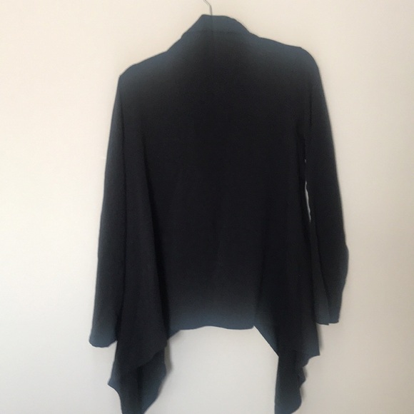 Bobeau long sleeve wrap with button - Picture 5 of 5